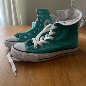 Women’s slouch converse